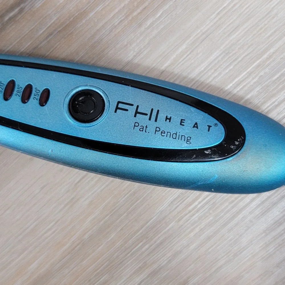 FHI Heat Stylus Thermal Styling Brush Blue Styling Bristles 5 Temp Settings